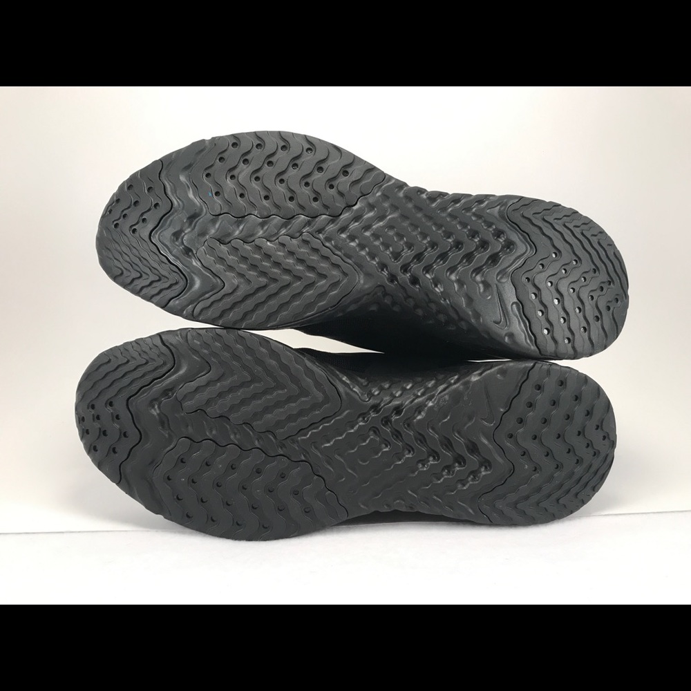 SOLD Nike Odyssey React 2 Flyknit Black/White - Picture 6 of 7